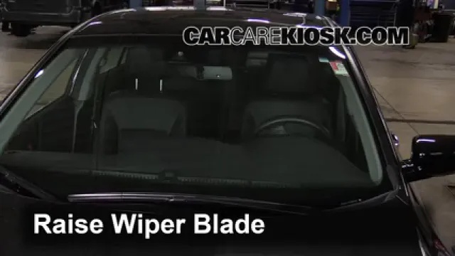 2015 Honda Accord Hybrid Touring 2.0L 4 Cyl. Balais essuie-glace avant Changer les balais des essuie-glace